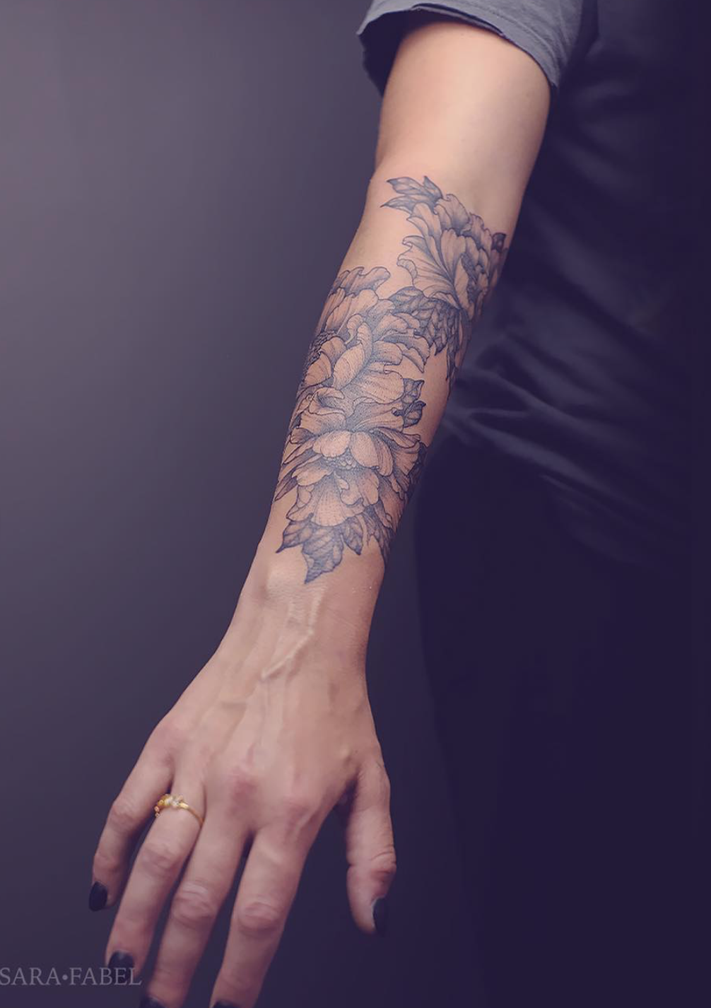 Sara Fabel floral tattoo