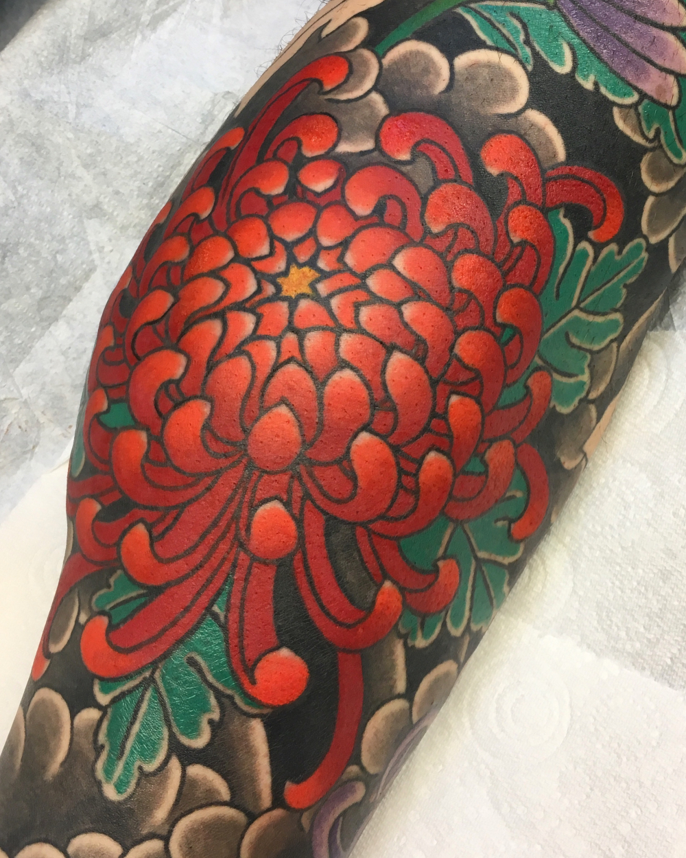 Knee tattoo by Kanae